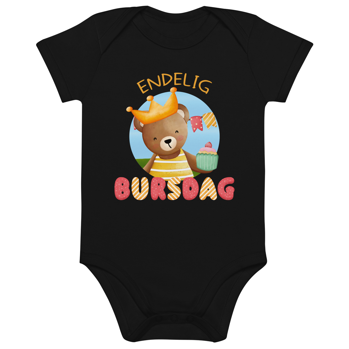 Svart babybody som ligger flatt, med teksten "Endelig bursdag" og figur av en glad bamse som har på seg en krone og holder frem en muffin. Foto.