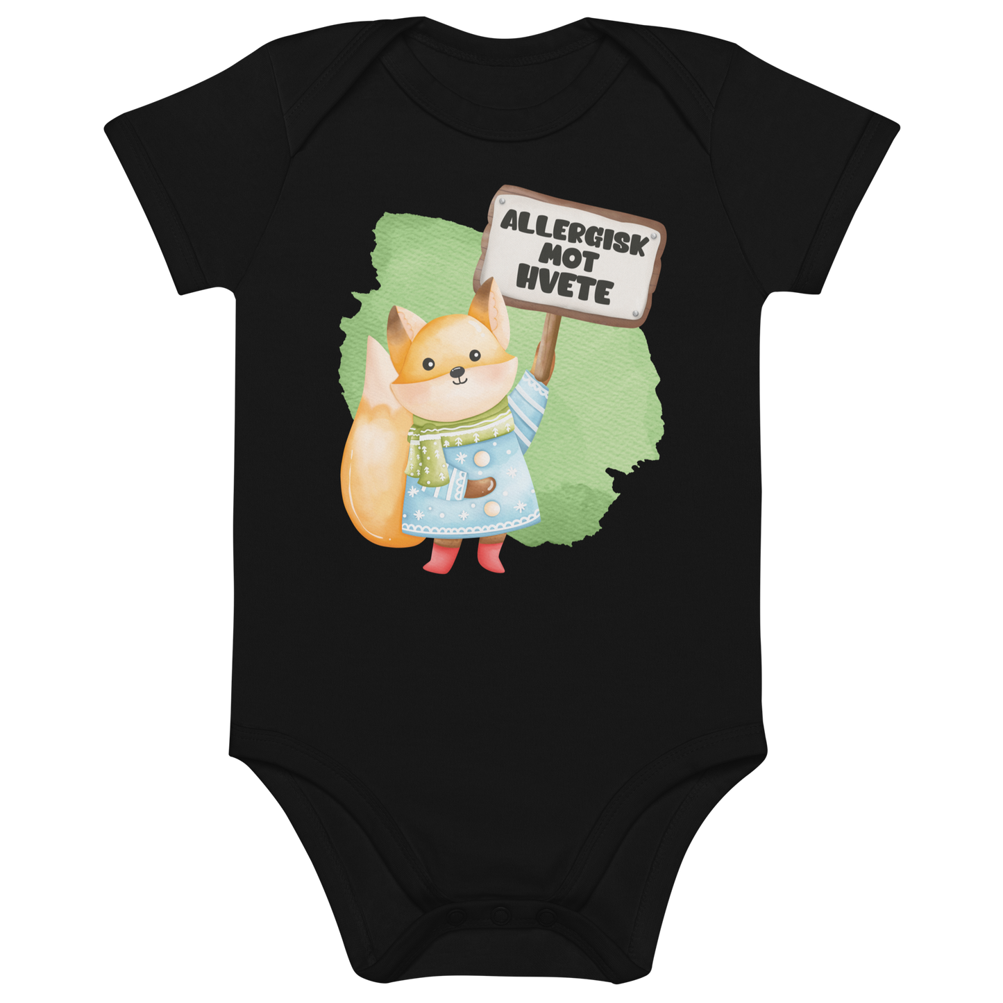 Svart babybody som ligger flatt, med en glad rev som holder oppe et skilt med teksten "Allergisk mot hvete". Foto.
