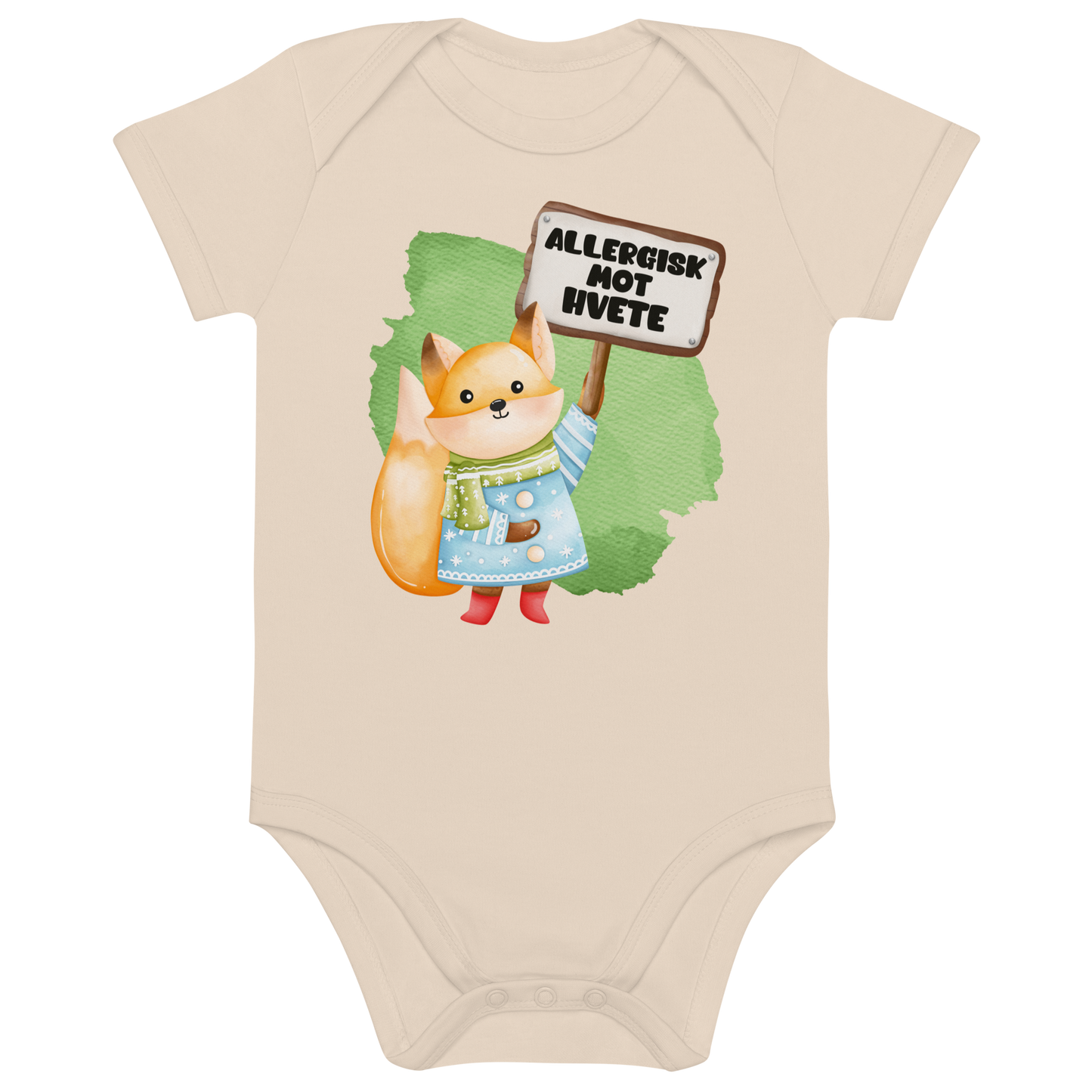 Beige babybody som ligger flatt, med en glad rev som holder oppe et skilt med teksten "Allergisk mot hvete". Foto.