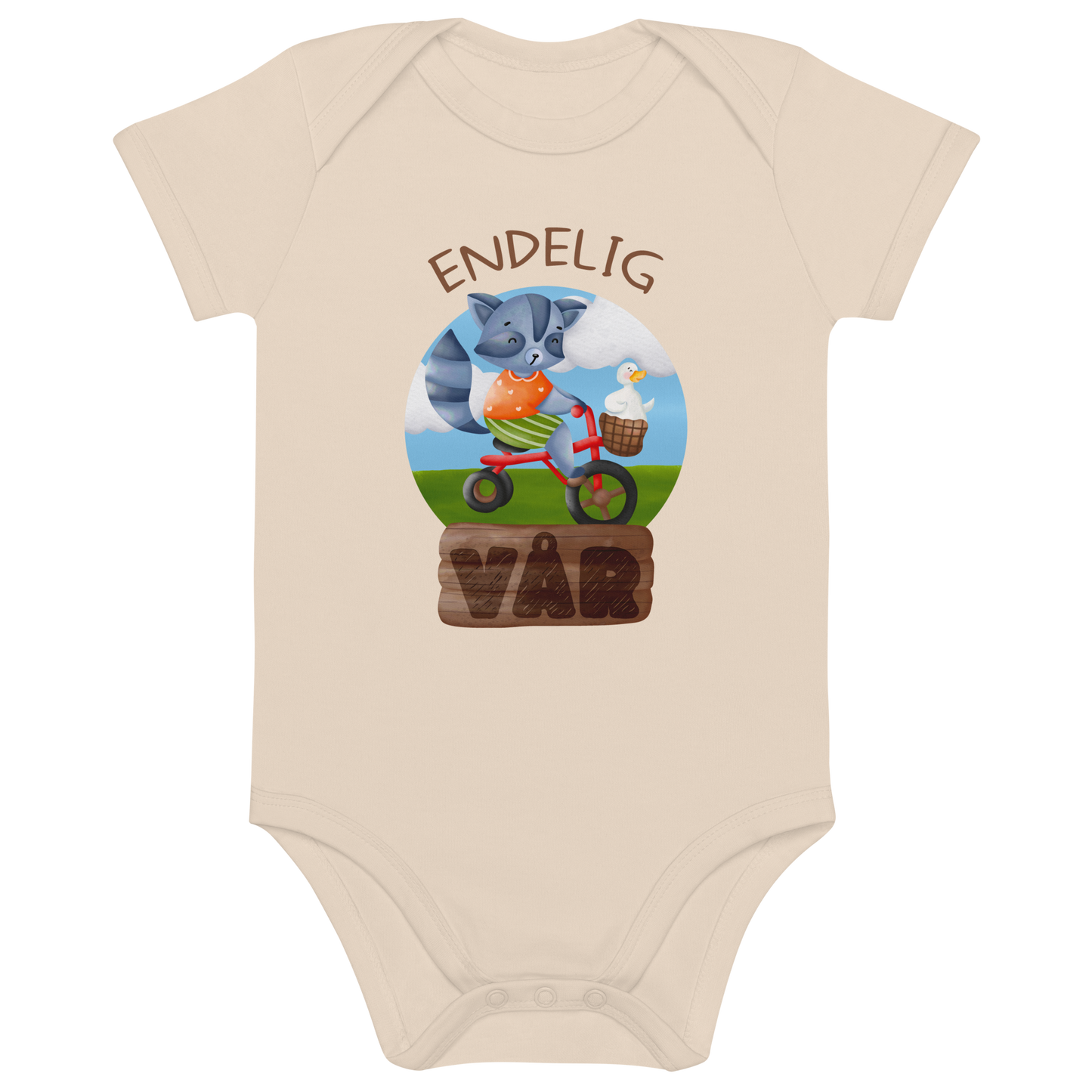 Beige babybody som ligger flatt, med teksten "Endelig vår" og figur av en glad vaskebjørn på sykkel med en fornøyd gås i kurven på styret. Foto.