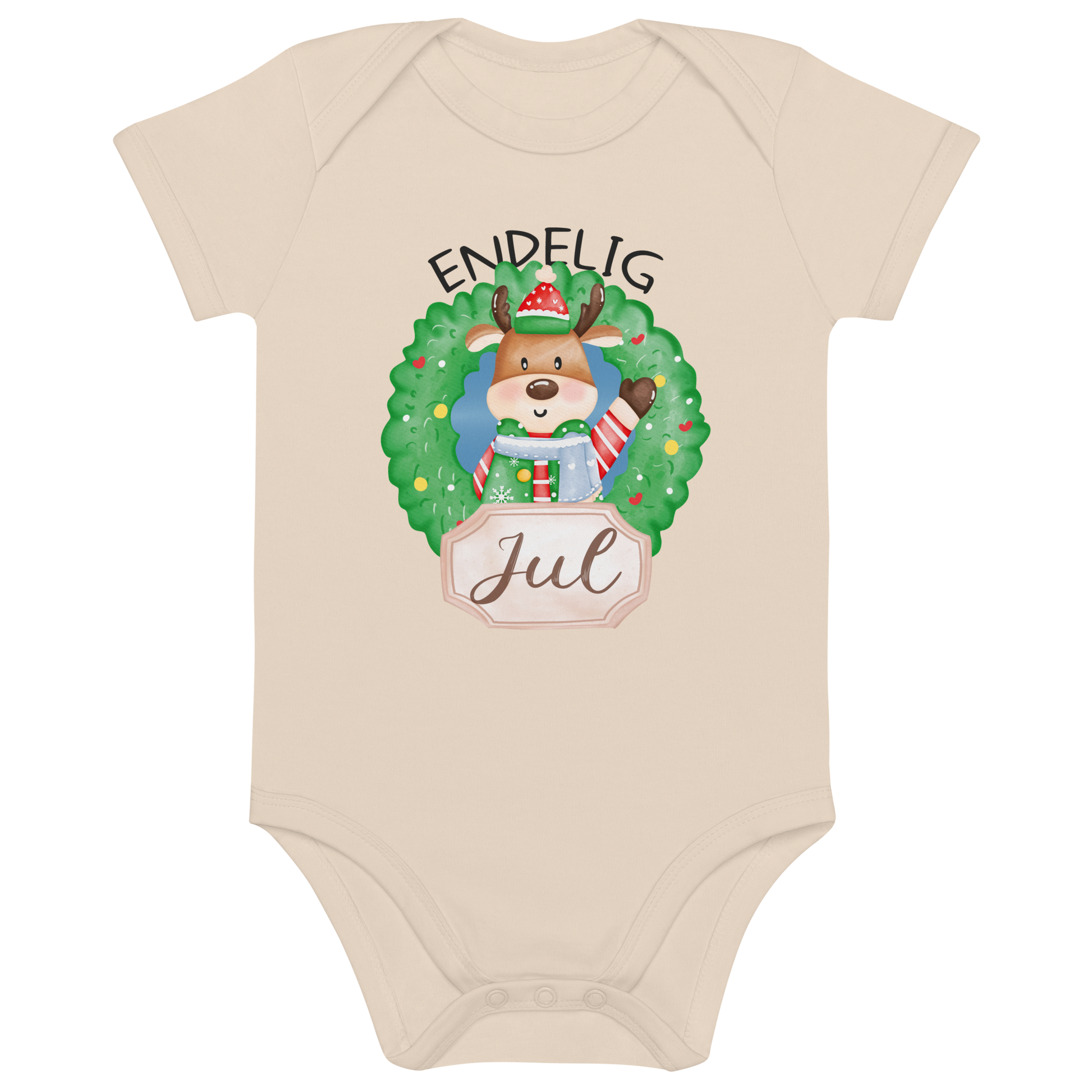 Beige babybody som ligger flatt, med teksten "Endelig jul" og figur av en søt elg i julete klær med en julekrans rundt seg. Foto.