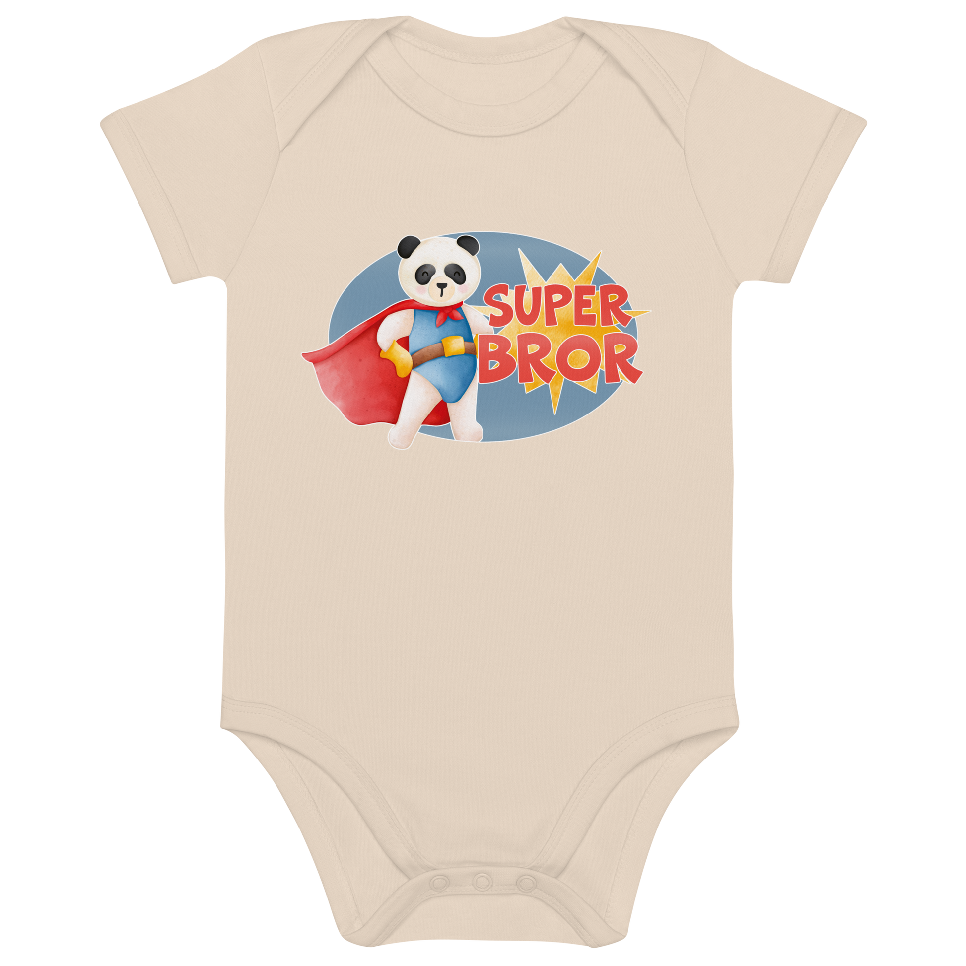 Beige babybody som ligger flatt, med teksten "Superbror" og figur av en stolt panda i superhelt-klær. Foto.