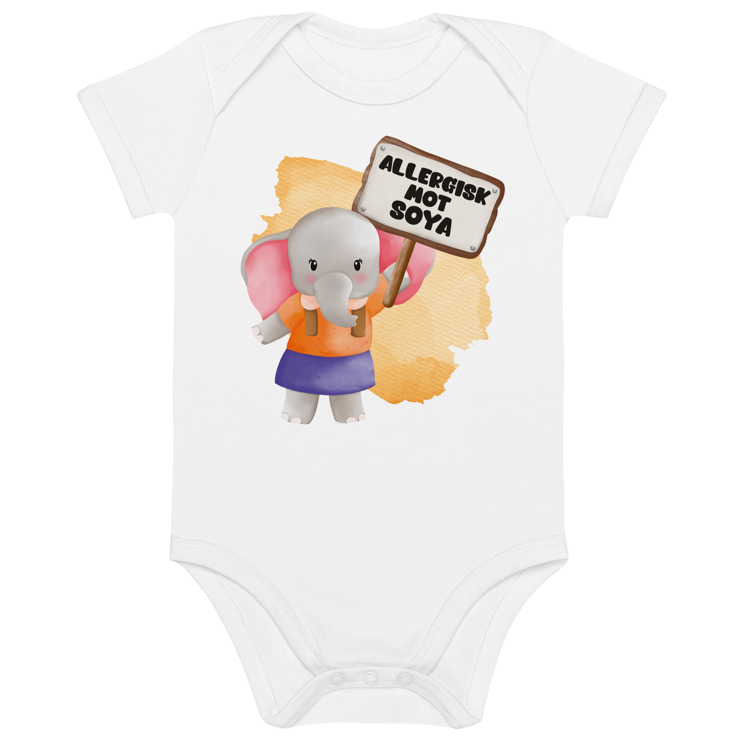 Hvit babybody som ligger flatt, med en glad elefant som holder oppe et skilt med teksten "Allergisk mot soya". Foto.