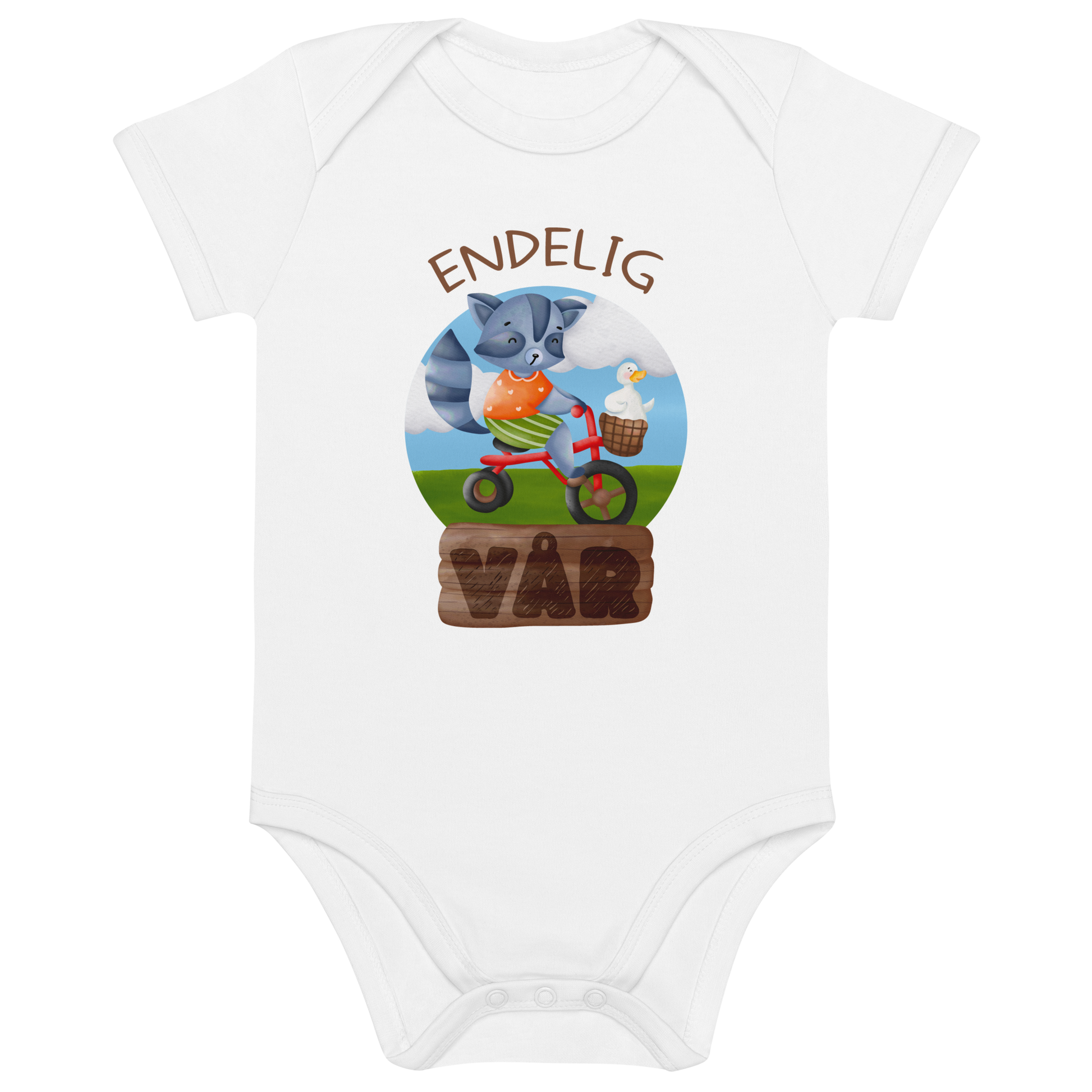 Hvit babybody som ligger flatt, med teksten "Endelig vår" og figur av en glad vaskebjørn på sykkel med en fornøyd gås i kurven på styret. Foto.