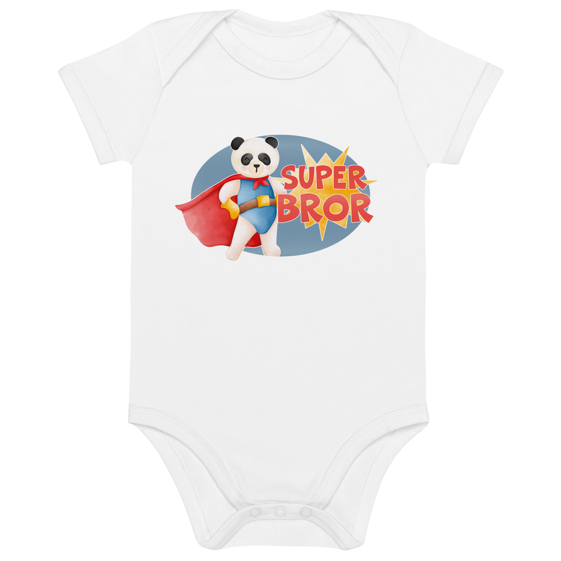 Hvit babybody som ligger flatt, med teksten "Superbror" og figur av en stolt panda i superhelt-klær. Foto.