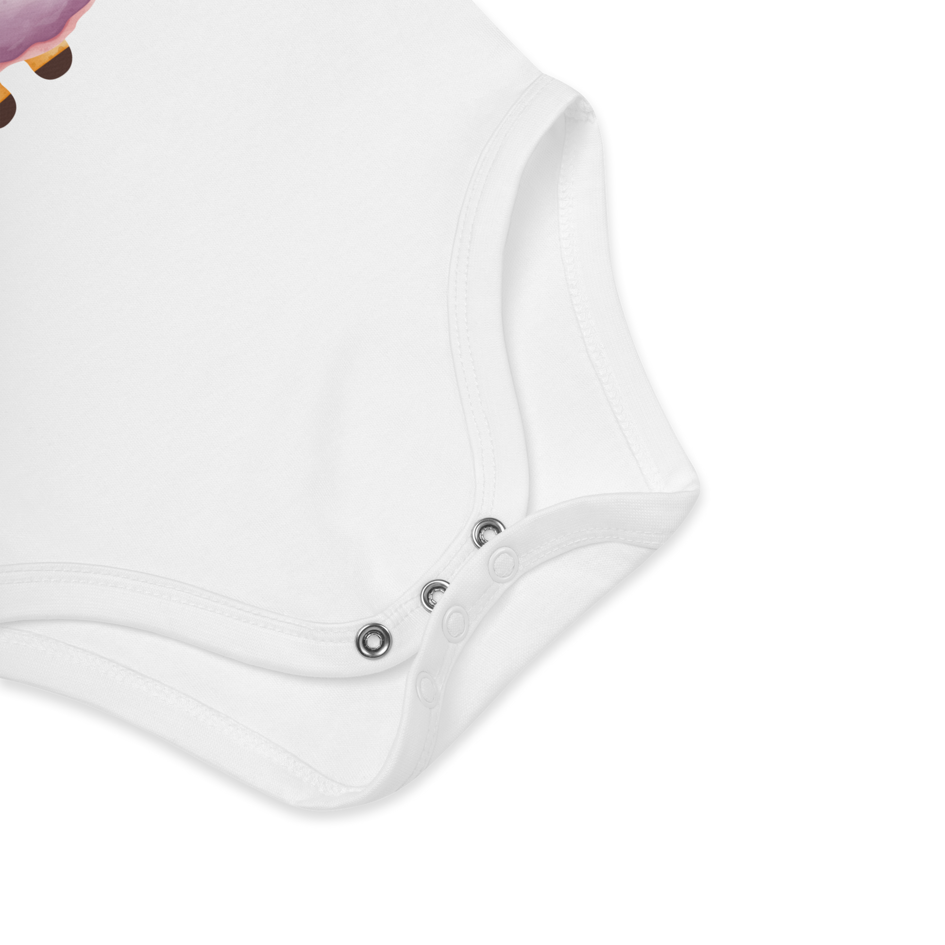 Babybody som ligger flatt, der bildet fokuserer på å vise trykknappene i kilen. Foto.