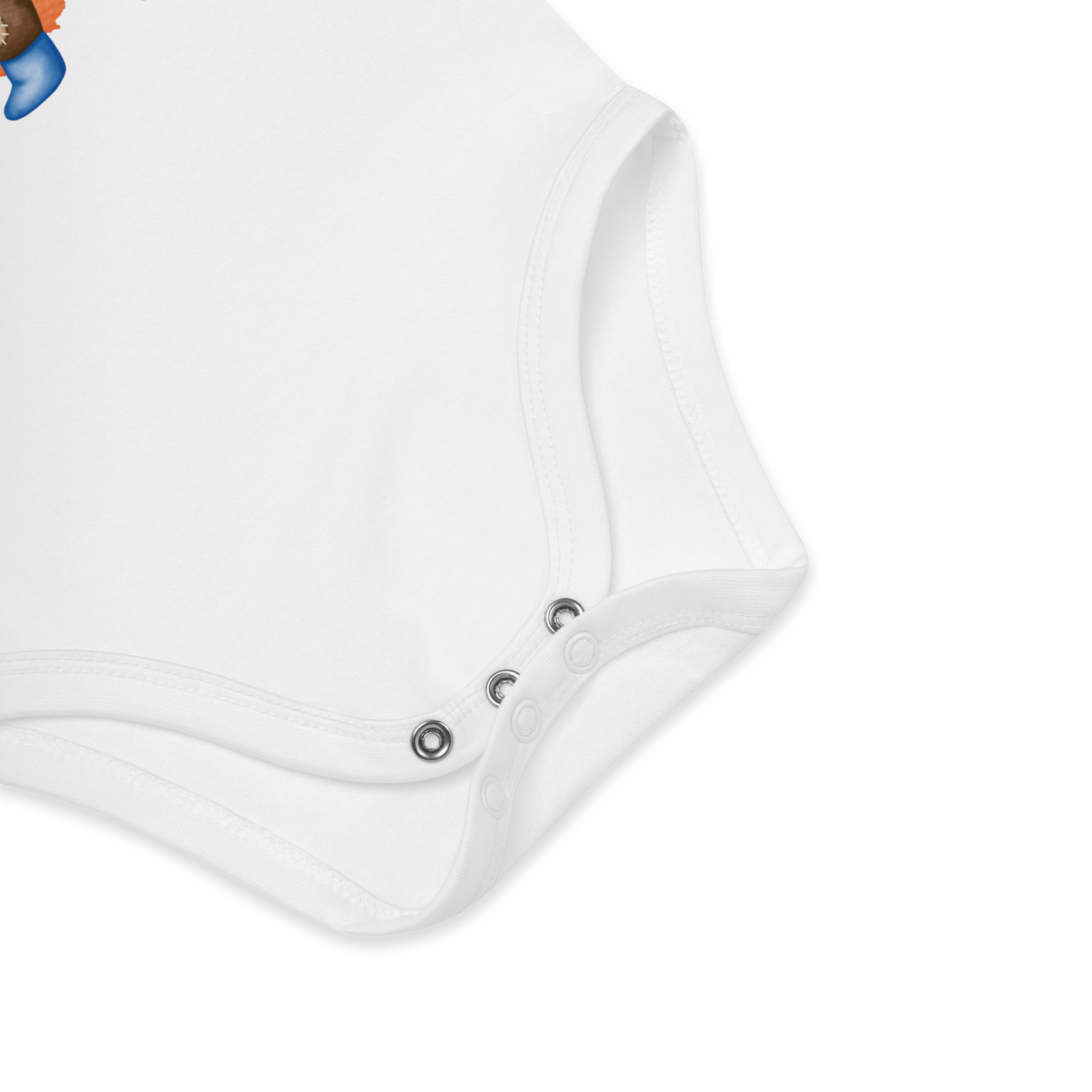 Babybody som ligger flatt, der bildet fokuserer på å vise trykknappene i kilen. Foto.