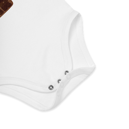 Babybody som ligger flatt, der bildet fokuserer på å vise trykknappene i kilen. Foto.