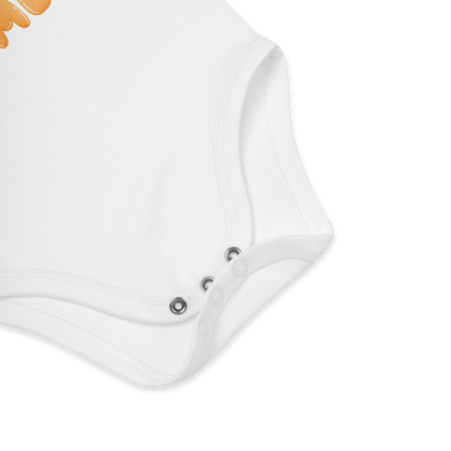 Babybody som ligger flatt, der bildet fokuserer på å vise trykknappene i kilen. Foto.