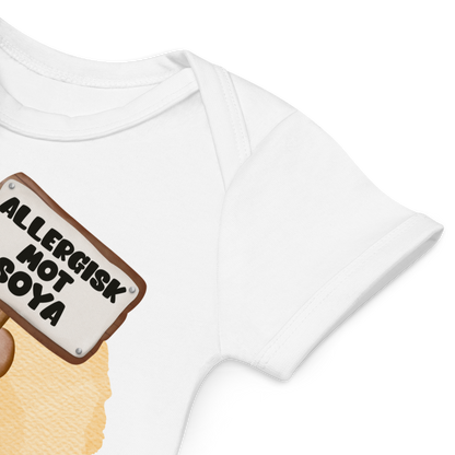 Babybody som ligger flatt, der bildet fokuserer på å vise at skuldrene er omslagslagte. Foto.