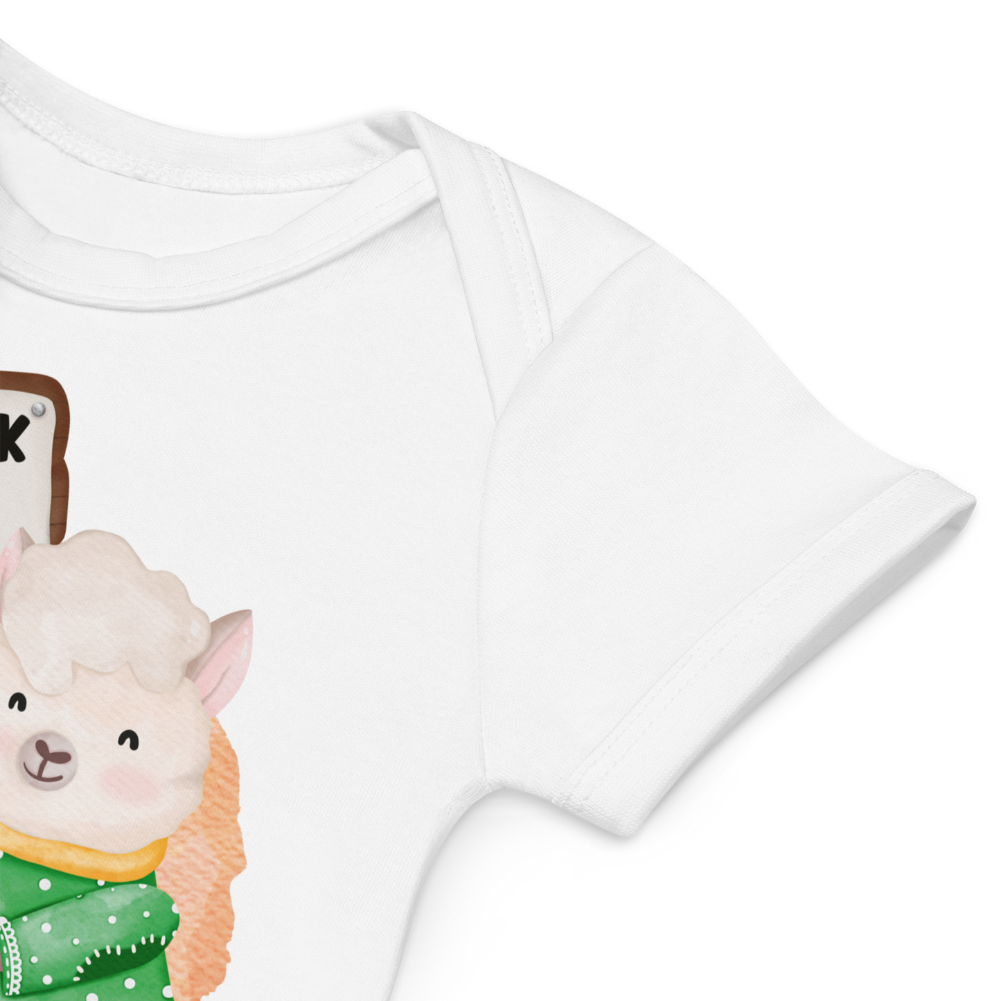 Babybody som ligger flatt, der bildet fokuserer på å vise at skuldrene er omslagslagte. Foto.