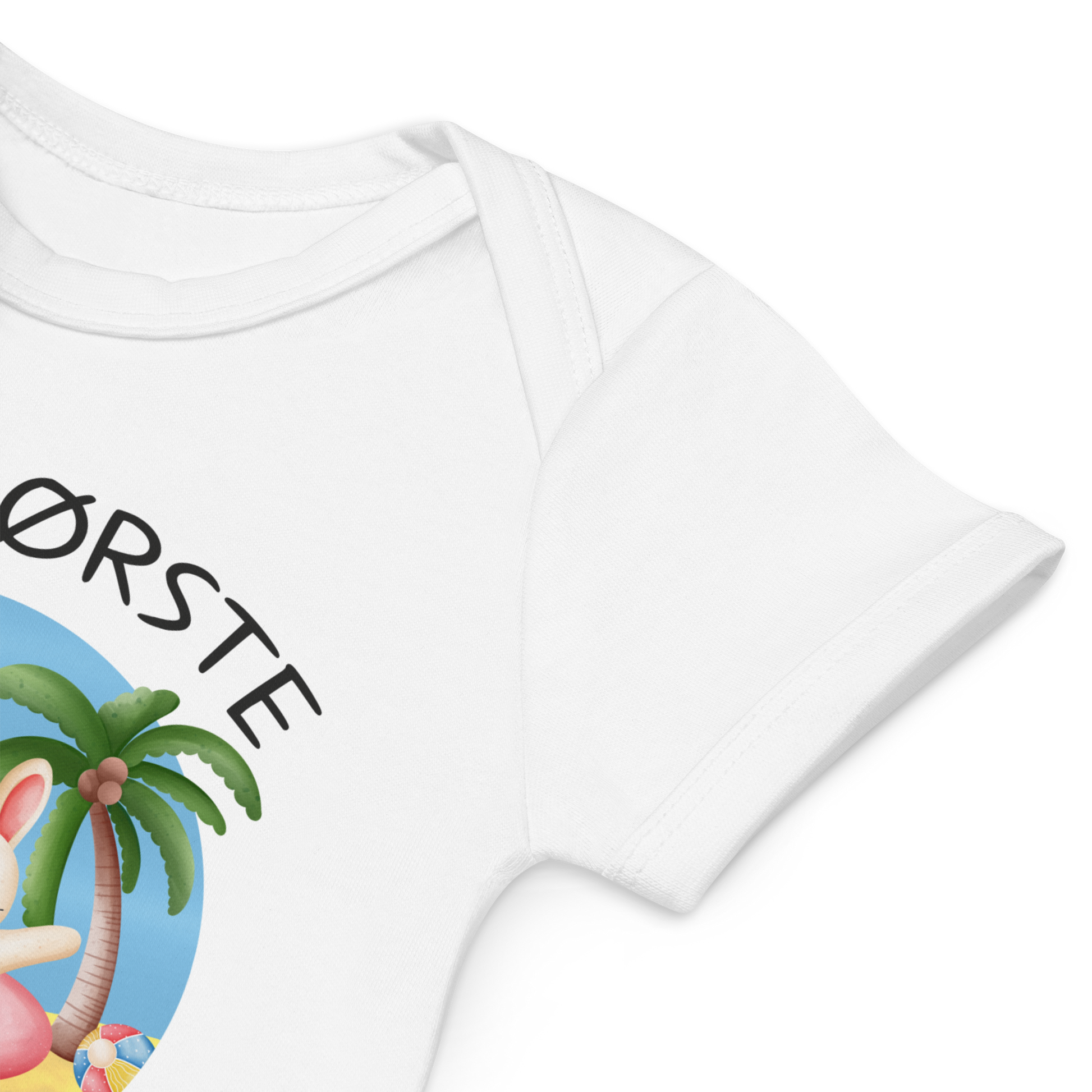 Babybody som ligger flatt, der bildet fokuserer på å vise at skuldrene er omslagslagte. Foto.