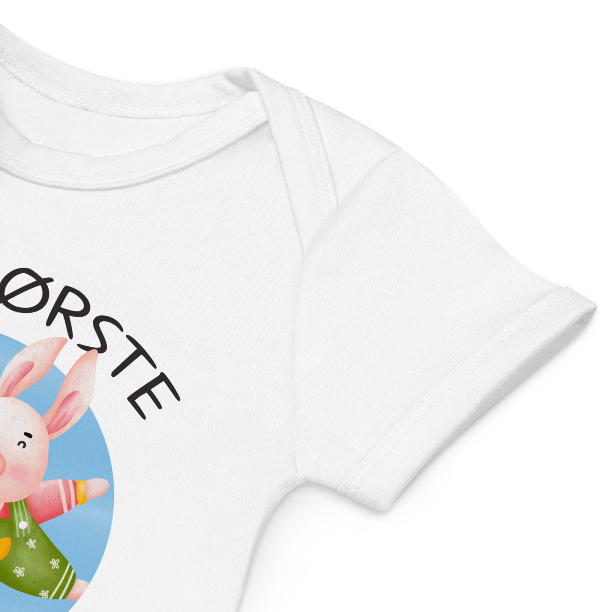 Babybody som ligger flatt, der bildet fokuserer på å vise at skuldrene er omslagslagte. Foto.