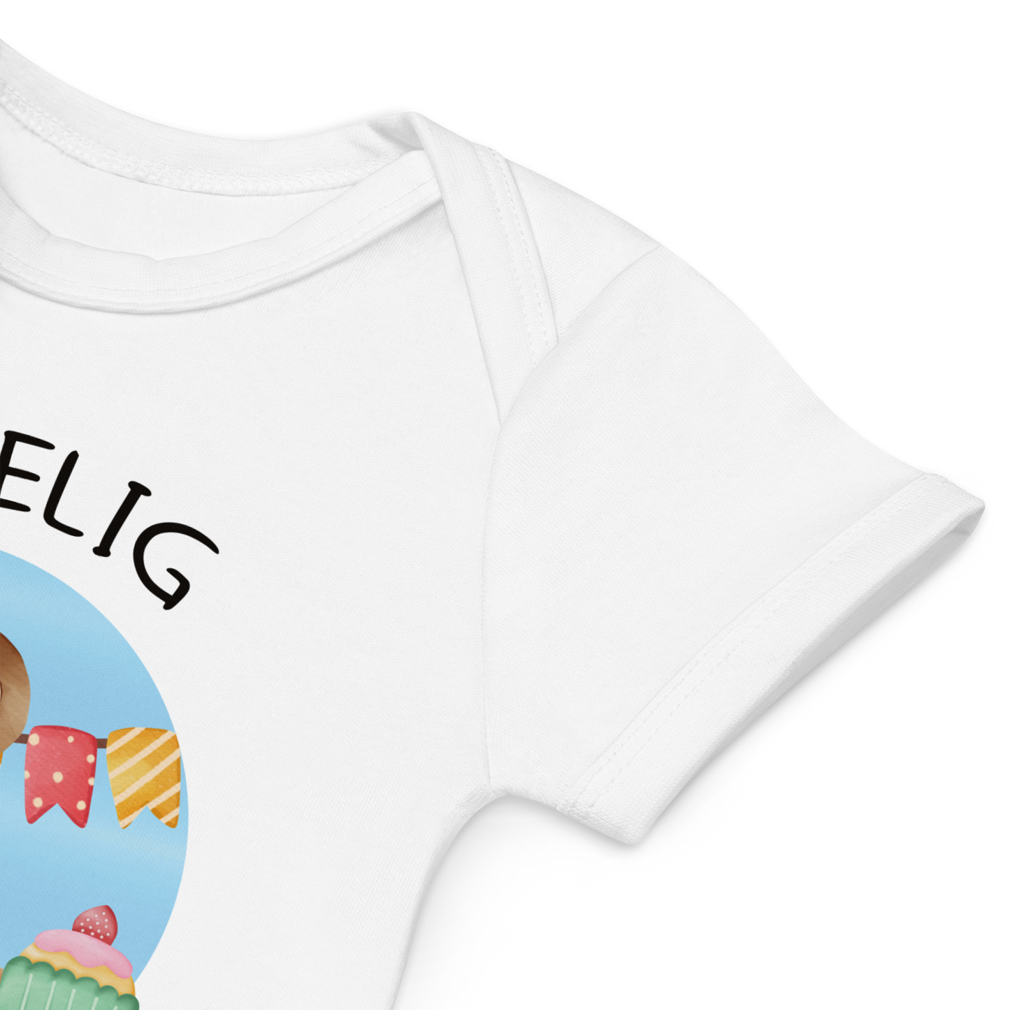 Babybody som ligger flatt, der bildet fokuserer på å vise at skuldrene er omslagslagte. Foto.