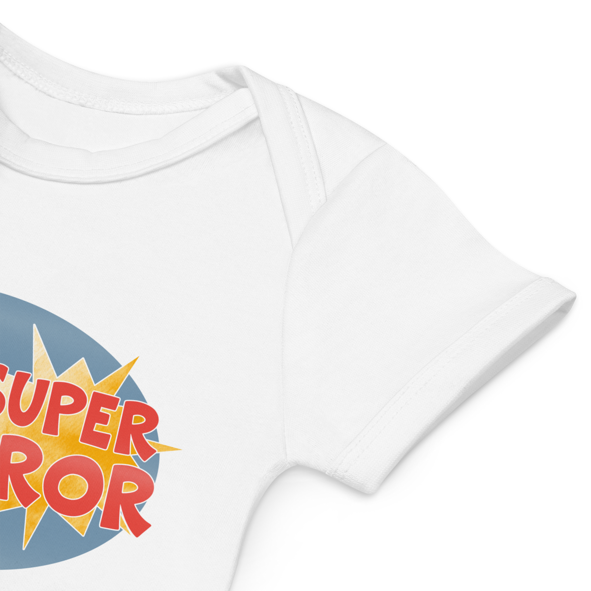 Babybody som ligger flatt, der bildet fokuserer på å vise at skuldrene er omslagslagte. Foto.