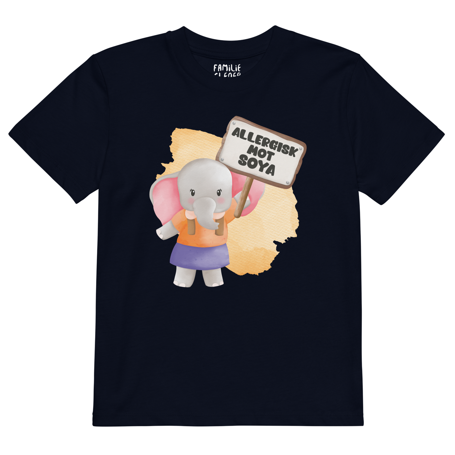 Mørkeblå t-skjorte som ligger flatt, med en glad elefant som holder oppe et skilt med teksten "Allergisk mot soya". Foto.