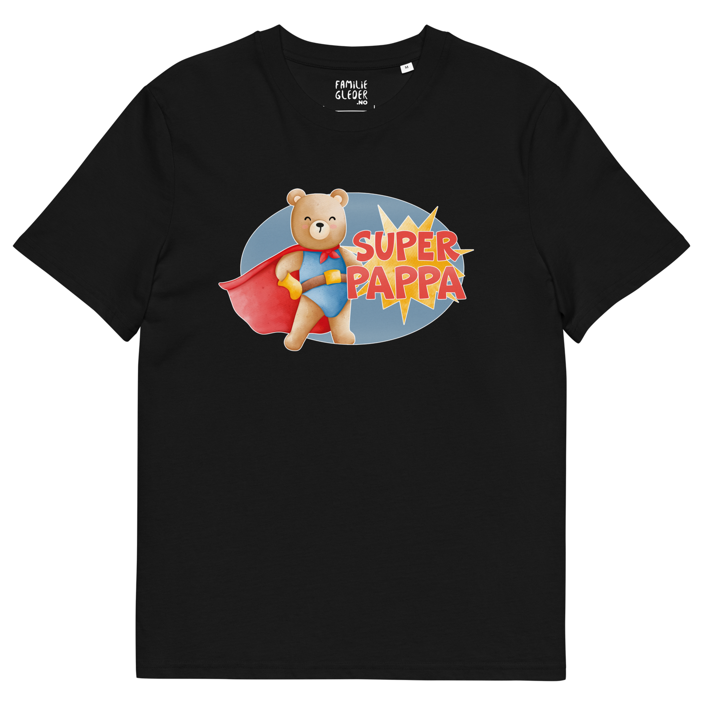 Svart t-skjorte som ligger flatt, med teksten "Superpappa" og figur av en stolt bamse i superhelt-klær. Foto.