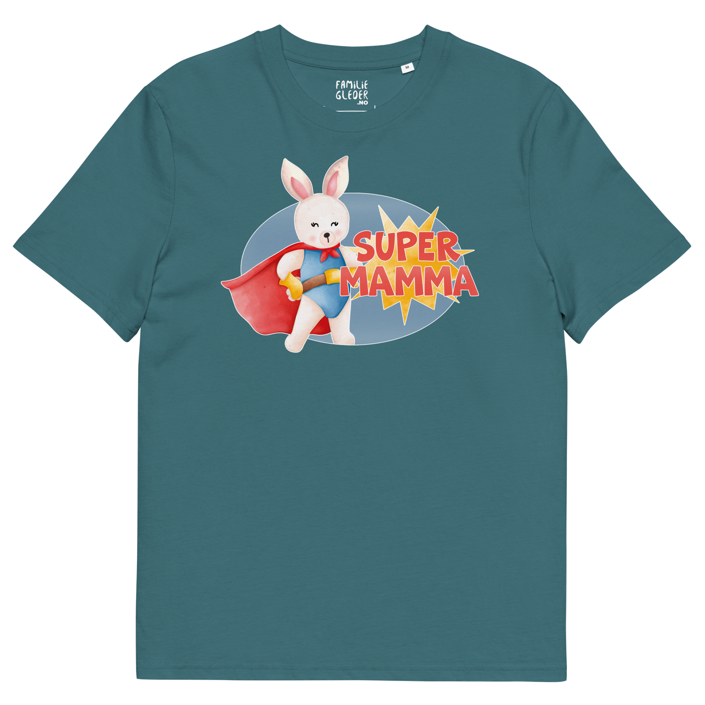 Mørk grønnblå t-skjorte som ligger flatt, med teksten "Supermamma" og figur av en stolt kanin i superhelt-klær. Foto.