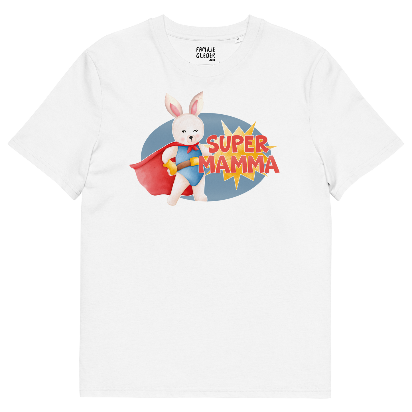 Hvit t-skjorte som ligger flatt, med teksten "Supermamma" og figur av en stolt kanin i superhelt-klær. Foto.